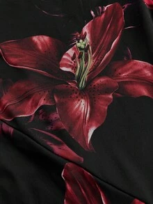 SHEIN MOD 黑色底色花卉印花女式长裙，配网眼荷叶边饰和侧开衩