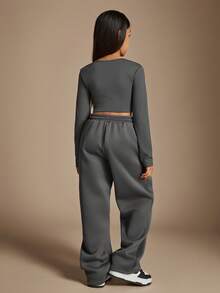Radiana Conjunto de 2 piezas para niñas preadolescentes, blusa de punto de cuello redondo de color gris carbón de manga larga estampada y pantalón ancho de chándal, ropa casual de otoño - Gris Oscuro - Ver 3