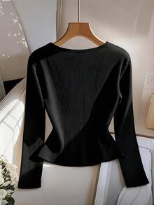 GlowEve CURVE 大码女式金属扣装饰方领长袖修身T恤，适合秋冬季穿着 - 黑色 - 查看 2