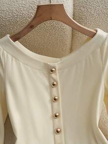 Franclia Bộ 2 món áo trễ vai trơn tay dài và chân váy cạp cao cài nút cho nữ - trắng - Xem 8