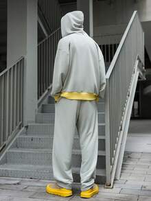 Manfinity Roghcode 男士休闲日常通勤运动时尚街头撞色字母印花拉链抽绳连帽卫衣和运动裤套装，春秋季，街头风，宽松版型，男士，情侣装，图案，我爱我的男朋友，朋友，情侣装，男朋友 - 灰色 - 查看 2