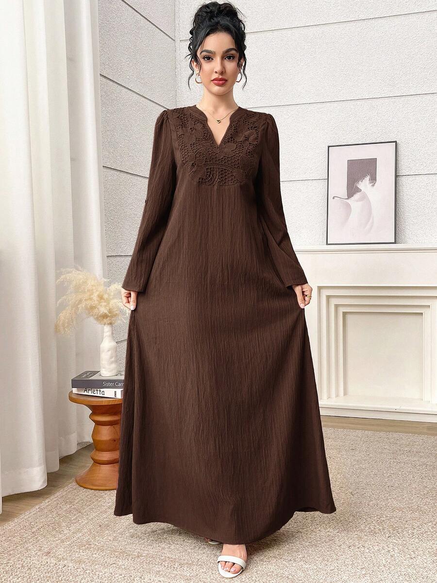 Al Najma 女士优雅纯色蕾丝拼接镂空领阿拉伯风格连衣裙 - 咖啡棕 - 查看 1