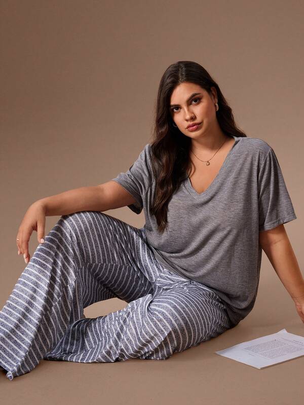 SHEIN Plus Size American Casual V-Neck Short Sleeve Top And Striped Pants Women Pajama Set Sleep Wear Women Loose Summer Loungewear Women V Neck Loungewear Women's Loungewear Plus Size Loungewear
