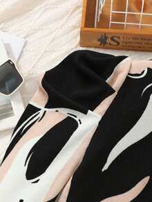 SHEIN 少女优雅经典几何图案立领羊腿长袖A字连衣裙，适合秋冬季节穿着，也适合日常休闲穿着，非常适合休闲、日常穿着、上学穿着，也适合优雅的派对、生日派对、圣诞派对、母女装、姐妹装等场合。 - 黑色 - 查看 5