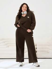 Solflare 2 件大码休闲骑士图案 V 领长袖运动衫和裤子套装，秋季 - 巧克力棕 - 查看 3