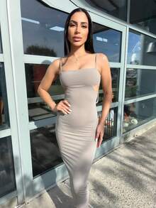Carolina Barros فستان زلة ضيق أنيق وجذاب للنساء بلون أحادي وظهر مكشوف - رمادي - مشاهدة 6