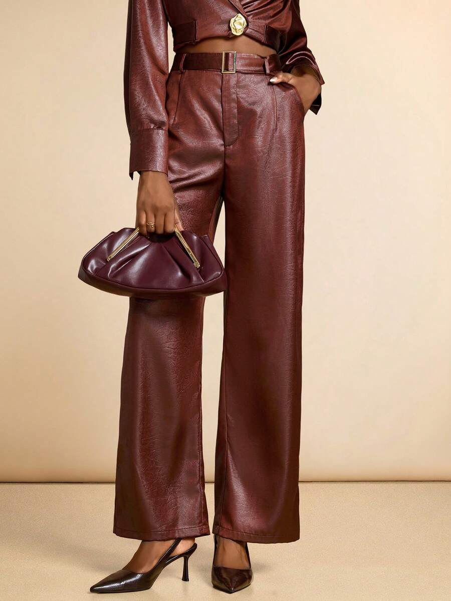 Lyxana Pantalones de mujer con textura asimétrica de cinturón de piel sintética y decoración de anillo en D - Óxido marrón - Ver 1