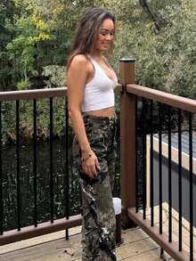 RebeccaVibe Jeans rectos de bolsillo con estampado completo, de corte holgado - Verde militar - Ver 3