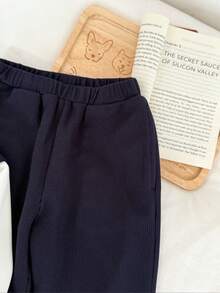 SHEIN 2 pièces Ensemble de style de mode de rue décontracté coréen pour jeunes garçons, avec Sweat-shirt à capuche gaufré et pantalon de survêtement à taille élastique unie. Convient pour la rentrée scolaire, les anniversaires, les baby-showers, les fêtes, l'automne/l'hiver