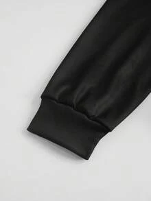 Manfinity Dauomo 这款男士拉链连帽衫剪裁精美，整体设计醒目，饰有狂野的日式图案。前后均配有龙形帽兜，图案丰富而充满活力，面料挺括有型。这款时尚的连体衣穿脱方便，穿着舒适，让您在人群中脱颖而出。 - 彩色 - 查看 5