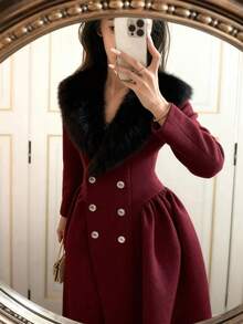 Glamine 优雅宫廷风红黑撞色仿毛领，珍珠纽扣装饰羊毛混纺外套，适合圣诞节、新年家庭聚会，展现年轻女士冬季街头风尚。 - 酒紅色 - 查看 1