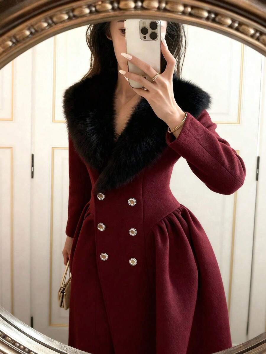 Glamine 优雅宫廷风红黑撞色仿毛领，珍珠纽扣装饰羊毛混纺外套，适合圣诞节、新年家庭聚会，展现年轻女士冬季街头风尚。 - 酒紅色 - 查看 1