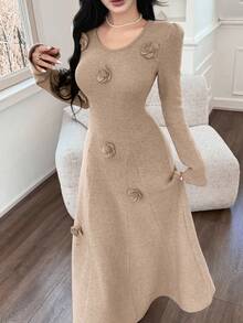 Feyla 女士纯色U领长袖修身中长连衣裙，饰有3D立体花卉图案 - 駝色 - 查看 3
