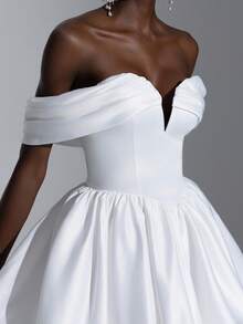 Elitara Elegant Luxury Satin Off Shoulder V-Neck Ruffle Puff Ball Gown, Suitable For Weddings, Parties, Dating, Balls, Brides, Gifts White