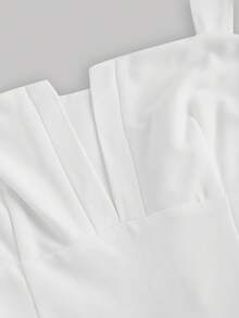 SHEIN X ELOISA & ORSON SHEIN MOD 女士长款白色针织连体裤，V领吊带设计，无袖修身白色连体裤，适合返校季、学院风、秋季穿搭、卡其色半裙、外出装、复古风、工作装、商务休闲装等场合。 - 彩色 - 查看 3