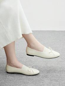 CUCCOO BIZCHIC 休闲纯色蝴蝶结装饰舒适女式平底鞋 - 米色 - 查看 3
