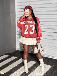 Slaydiva Nuevo suéter holgado de mujer con cuello en V, manga larga, hombros descubiertos, estampado digital de logotipo con eslogan, rayas blancas, ajuste suelto, color vino tinto, para otoño e invierno, regreso a la escuela, disfraces de Halloween, uso casual de negocios, salidas de mujeres, calientes de la calle, estilo retro casual, estilo escolar, estilo deportivo, para mujeres Y2k Streetwear - Burdeos - Ver 7