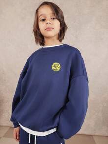 SUMWON 青少年男童运动圆领卫衣和慢跑裤套装，背面印有运动图案和纽约冠军队标志徽章，适合度假穿着。 - 藏蓝色 - 查看 6