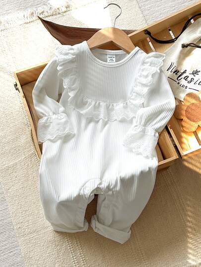 SHEIN Vintaside Kids Baby Girl Casual Solid Color Ruffle Lace Romper (White)
Soft And Skin-Friendly Knitted Romper For Baby Girls, Featuring A Pure White Color, Elegant Lace Ruffles, And A Loose, Comfortable Fit. This Fresh And Cute Countryside-Inspired Piece Is Perfect For Every Season And An Essential In Your Baby's Wardrobe.
Ideal For Casual Outings, Daily Wear, Camping, Family Gatherings, Vacations, And Photoshoots. The Versatile And Elegant Design Makes It Suitable For Autumn, Winter, And Spring. Baby Ruffle Romper Baby White Clothes Baby Ruffle White Jumpsuit Jumpsuit For Baby Girl Elegant Puffed Sleeve Baby Outfit