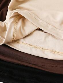 Emery Rose Kids 这款黑色高领褶皱纯色针织T恤，是年轻女孩日常休闲穿着和秋冬季校园穿搭的理想之选。新品上市，适合年轻女孩日常穿着，也适合上学、秋冬季节等场合。可搭配白色衬衫，打造返校季学院风。也适合圣诞节、女孩冬季服装、圣诞服装、派对服装、日常校园穿搭、生日服装、公主服装、母女/姐妹亲子装、万圣节等场合。 - 彩色 - 查看 7