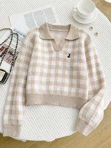 SHEIN Genkimix Kids 少女粉色V领长袖毛衣，优雅刺绣图案，舒适百搭的格子学院风女童夏季毛衣 - 卡其色 - 查看 4