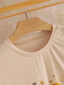 Manfinity NXTstreet 男士休闲字母数字印花圆领短袖T恤，新年款 - 卡其色 - 查看 4