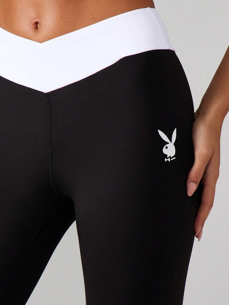 Missguided x Playboy Conjunto de sujetador deportivo y malla con ribete blanco contrastante, top corto con escote en V y malla de cintura alta de longitud completa para hacer ejercicio