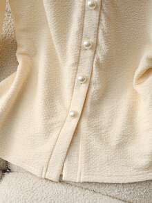 SHEIN Franclia 优雅通勤纯色长袖修身针织衫 白色开衫毛衣 女士白色开衫 带纽扣开衫 女士毛衣 优雅女士上衣 珍珠纽扣开衫 女士纽扣开衫毛衣 优雅女士上衣 白色长袖上衣 女士毛衣 女士上衣 优雅夏季女士开衫 罗纹衬衫 - 杏色 - 查看 3