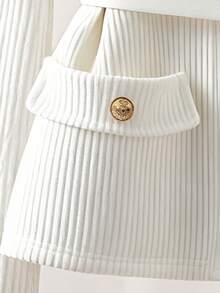 Franclia Áo khoác cardigan trắng mới, thời trang và độc đáo cho mùa xuân và mùa thu, được trang trí với tay áo cài cúc, thắt lưng, túi vá và cổ bẻ. Một chiếc áo cardigan trắng tinh tế và thanh lịch dành cho nữ, với họa tiết dệt gân, thích hợp cho mùa đông, năm mới, màu trắng cho đêm giao thừa, tiệc tùng, đi biển, thanh lịch, thường ngày cho nữ, lãng mạn, ngày Valentine, hẹn hò, trang phục tốt nghiệp, trang phục đi làm thường ngày thời trang, trang phục công sở, trang phục thường ngày đa năng và phong cách, trang phục chuyên nghiệp cho giáo viên thành thị. - trắng - Xem 4