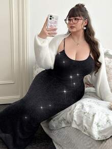 CovetEZ Conjunto de 2 piezas de camiseta sin mangas brillante y minifalda para tallas grandes - Negro - Ver 4