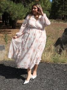 Enliva Melanieangelese 加大码女式长袖 V 领花卉印花连衣裙，带荷叶边下摆，灯笼袖松紧腰中长连衣裙，适合苹果型身材 - 杏色 - 查看 5