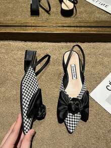 Sandalias femeninas delicadas de estilo francés con adorno de lazo. Sandalias elegantes de tacón alto con punta afilada para llevar al aire libre. Sandalias para mujer | Zapatos planos de tacón alto para mujer. - Blanco - Ver 2