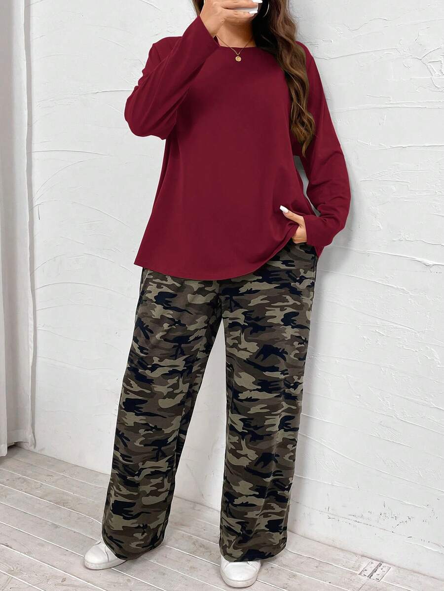 SHEIN LUNE 两件套加大码休闲纯色长袖上衣和迷彩印花长裤套装，春秋季日常休闲穿着，必备单品，迷彩印花两件套度假装 - 酒紅色 - 查看 1