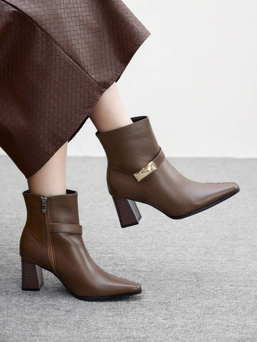 CUCCOO BIZCHIC 女士时尚百搭通勤粗跟金属装饰踝靴 - 棕色 - 查看 1