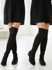 Bota arriba de la rodilla, gamuza sintética, lycra, punta redonda, cierre interno, jareta, bota larga, calzado mujer, cómoda, versátil. bota alta mujer, bota over the knee, bota arriba de la rodilla, bota stretch, bota lycra, bota tipo gamuza, bota larga plana, bota cómoda mujer, bota casual, bota elegante, botas otoño invierno, bota ajustada, bota con cierre interno, bota punta redonda, bota sintética, bota fashion, botas para diario, botas mujer modernas. - Negro - Ver 5