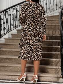 Fleurora 大码女式豹纹V领长袖褶皱修身中长连衣裙 - 彩色 - 查看 6