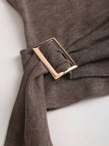 Sweetra 两件套女士棕色罗纹磨毛圆领无袖上衣，侧边褶皱抽绳金属装饰，修身剪裁，搭配直筒前褶长裤，优雅百搭，适合工作、上学、约会、秋冬季穿着。 - 棕色 - 查看 6