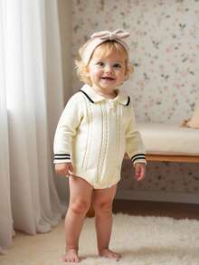 SHEIN Barboteuse à col roulé à manches longues en tricot pour bébés filles et garçons, confortable pour l'automne/l'hiver, de couleur beige, polyvalente pour un port quotidien, avec un design de corde torsadée et de câble, élégante et stylée, convient pour la maison, l'extérieur, les voyages, la garderie