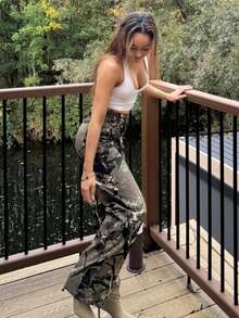 RebeccaVibe Jeans rectos de bolsillo con estampado completo, de corte holgado - Verde militar - Ver 4