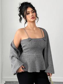 Dazy Plus 2 قطعة مجموعة كنزة صوفية وبلوزة كروب ضيقة للمرأة ذات الحجم الكبير، بلون أحادي أنيق، مناسبة للخريف والشتاء - رمادي - مشاهدة 6