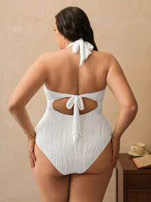 Swim Chiccia بدلة سباحة قطعة واحدة للنساء ذات لون أحادي ونسيج ملمس، ذات فتحة رقبة على شكل V وتصميم مخدود جريء، بأسلوب أنيق مناسب للشاطئ والعطلات - أبيض - مشاهدة 2