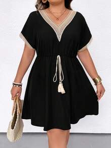 SHEIN LUNE 大码度假休闲拼色蕾丝拼接蝙蝠袖收腰连衣裙，夏季