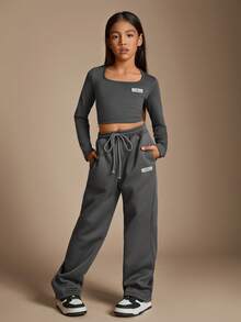 Radiana Conjunto de 2 piezas para niñas preadolescentes, blusa de punto de cuello redondo de color gris carbón de manga larga estampada y pantalón ancho de chándal, ropa casual de otoño - Gris Oscuro - Ver 1