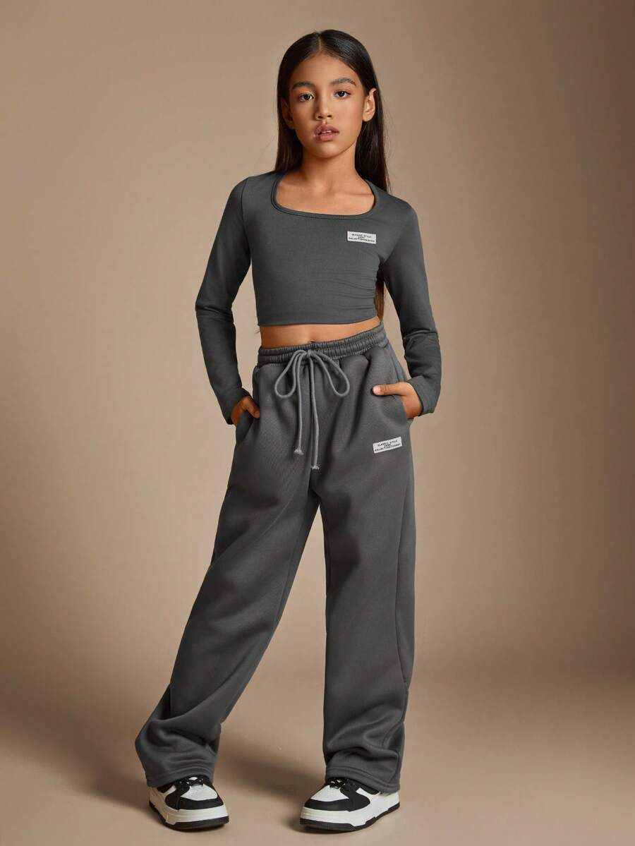 Radiana Conjunto de 2 piezas para niñas preadolescentes, blusa de punto de cuello redondo de color gris carbón de manga larga estampada y pantalón ancho de chándal, ropa casual de otoño - Gris Oscuro - Ver 1