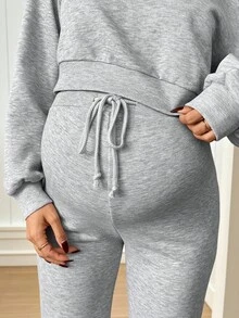 SHEIN Set de maternidad de 2 piezas: Sudadera de manga larga con hombro asimétrico de unicolor y pantalones con cordón en la cintura, casual - Gris - Ver 5