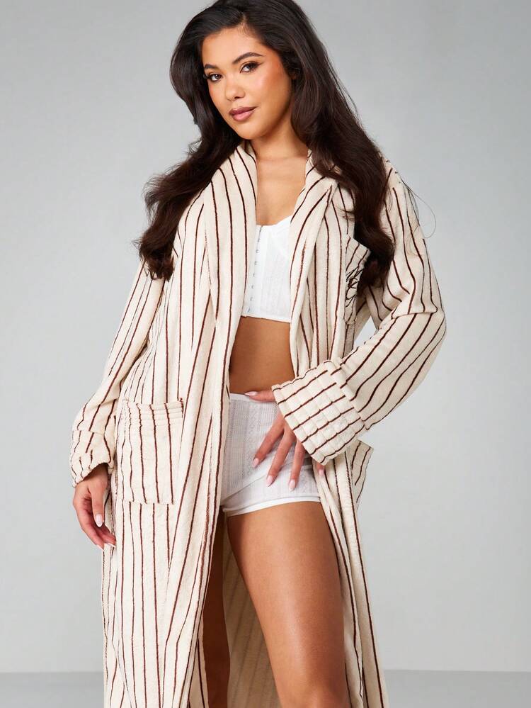 MISSGUIDED Robe de chambre à manches longues rayée avec ceinture à la taille et fermeture par lien. Vêtement d'intérieur pour le confort et le style