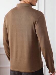 Core Aspect Chemise polo à manches longues col V unie marron café coupe régulière pour hommes, style "Old Money", style décontracté et simple. Chemise polo à manches longues pour hommes en automne, en tricot crocheté, de couleur unie, chemise polo en tricot, chemise polo décontracté, chemise polo col V, convient pour les sorties quotidiennes, les rassemblements entre amis, les week-ends décontractés, un excellent cadeau pour le petit ami ou le mari. Chemise polo en tricot marron best-seller sur INS pour hommes. - Marron - Voir 2