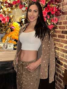 Carolina Barros 女士冬季外套，时尚优雅的现代设计，开襟羊毛长款外套，饰以珍珠和水钻点缀的牛仔衬衫，棕色上衣，适合春季、夏季、节日、假日等场合穿着，尽显优雅气质。 - 棕色 - 查看 1