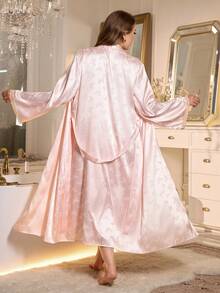 SHEIN Bộ đồ ngủ và áo choàng bằng lụa giả họa tiết bướm jacquard cỡ lớn cho nữ - Màu Hồng baby - Xem 2