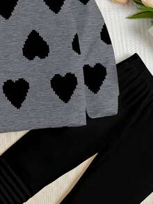 TaviRue 两件套女童休闲圆领长袖卫衣和打底裤，秋冬季，经典像素风可爱卡通爱心印花